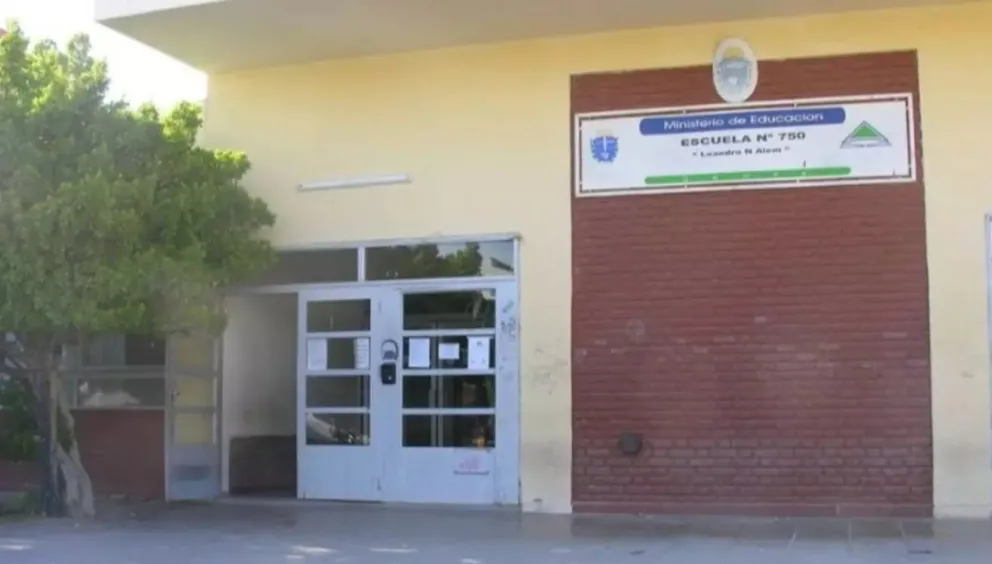 Madryn: Evacuaron la Escuela N° 750 por una amenaza de bomba