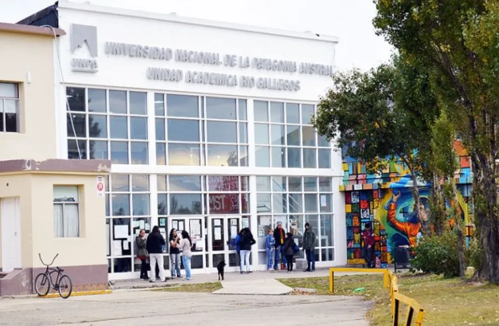 Conmoción en Río Gallegos: un empleado no docente apuñaló a un estudiante dentro de la UNPA