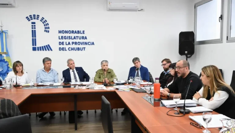 El ministro de educación José Luis Punta deberá volver a la "casa de las leyes"
