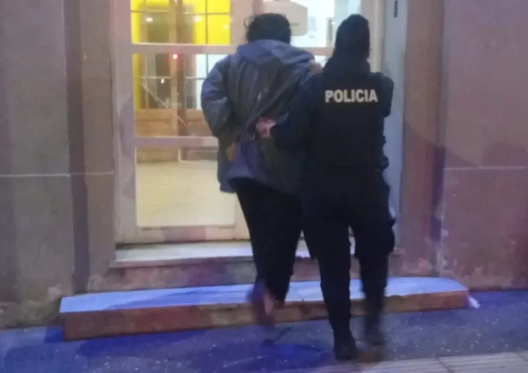 Una mujer fue imputada por sustraer quesos y fiambres de un supermercado