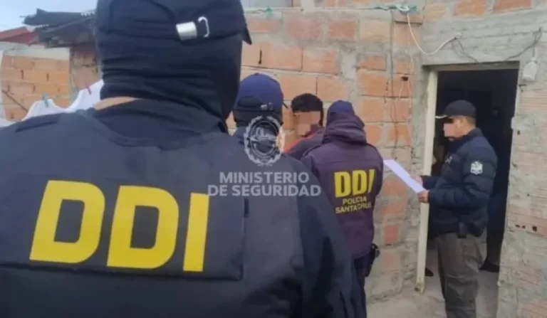 Allanaron una casa por material de abuso infantil en Puerto Deseado