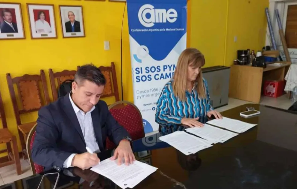 La Facultad de Ciencias Económicas de la Universidad de la Patagonia firmó un convenio con la CICECH en Trelew