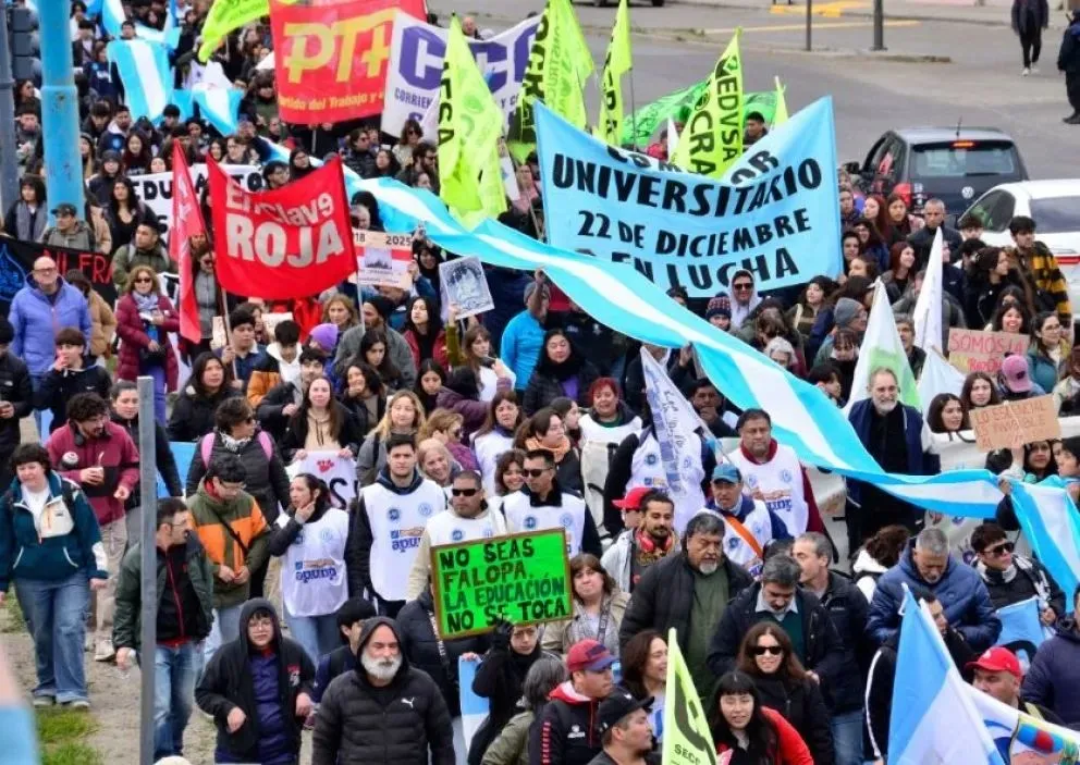 La UNPSJB se moviliza en la cuarta Marcha Federal Universitaria por la crisis presupuestaria