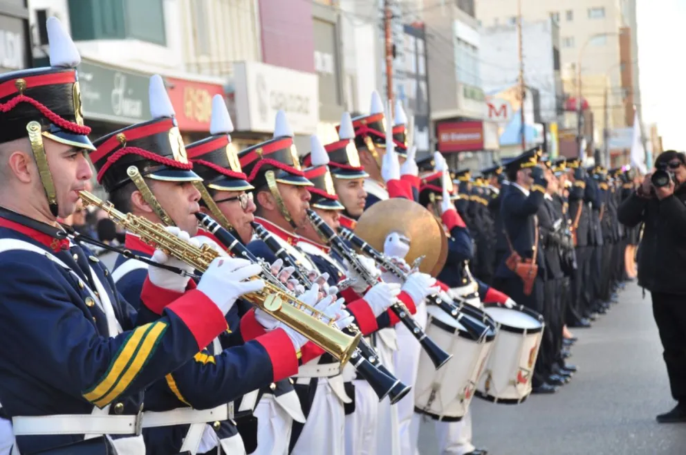 Pasión, banderas y calor popular: la calle San Martín vibró al ritmo del desfile patrio