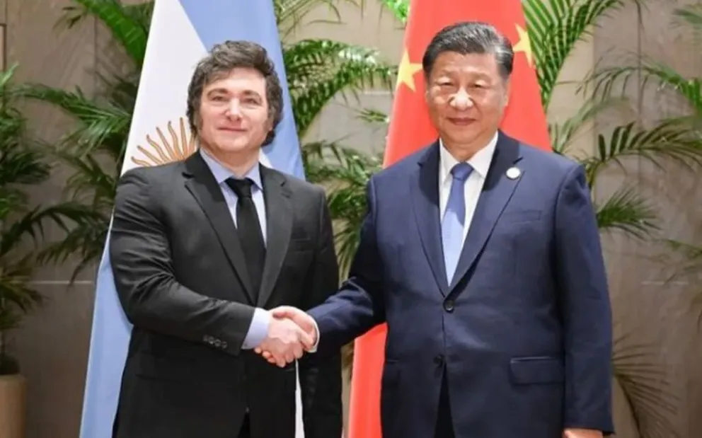 Milei archiva la batalla ideológica con China para salvar las reservas