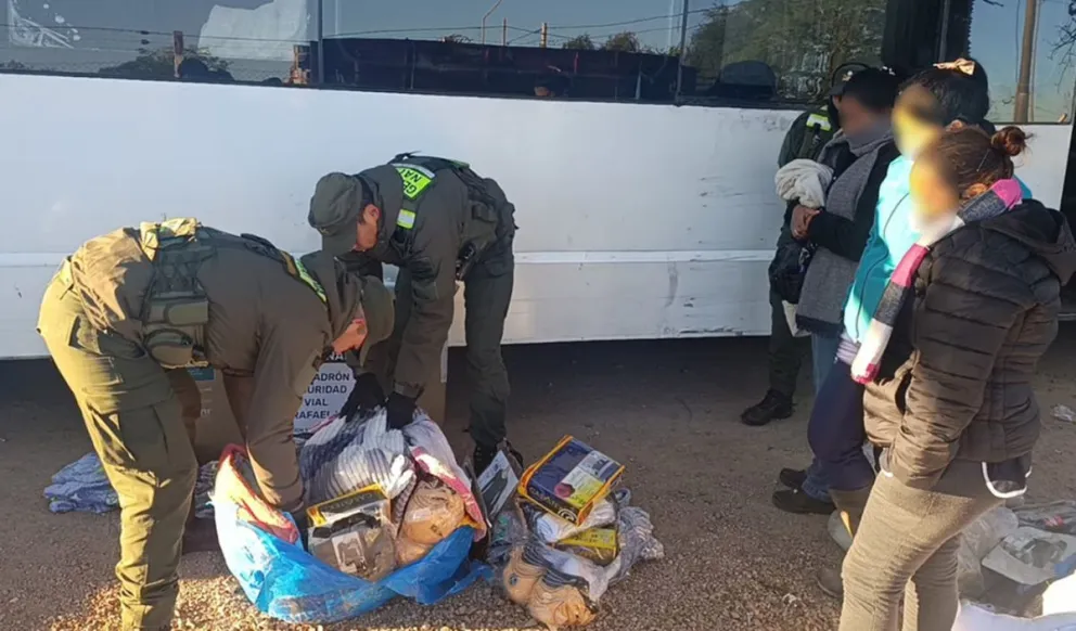 Santa Fe: incautan 67 kilos de droga ocultos en asaderas dentro de un ómnibus