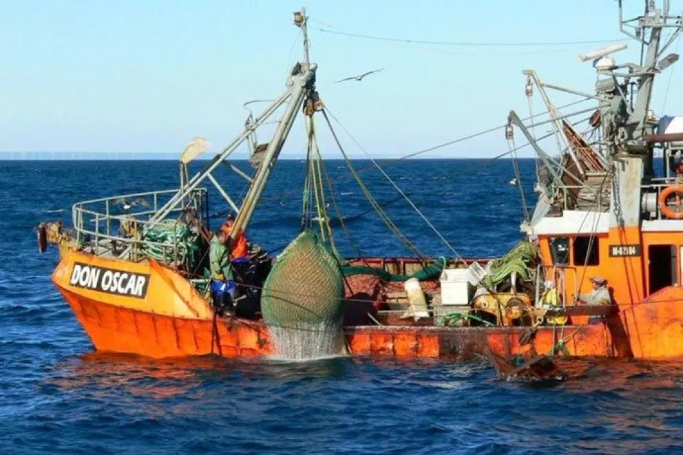 La flota amarilla de Chubut podrá capturar anchoíta entre los paralelos 42° y 44°
