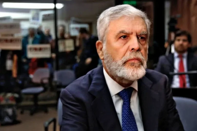 Julio De Vido obtuvo prisión domiciliaria y dejará el penal de Ezeiza