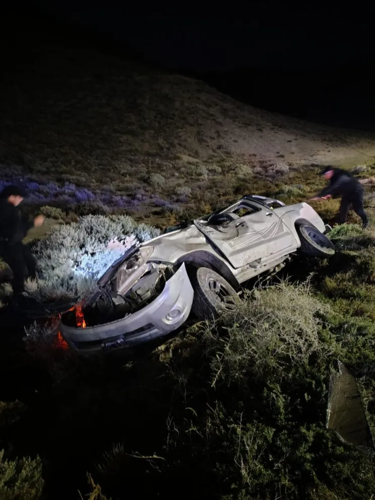 Un conductor alcoholizado volcó su camioneta en el Infiernillo