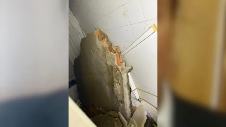 Susto de madrugada: se cayó parte del techo de una casa y debieron evacuar