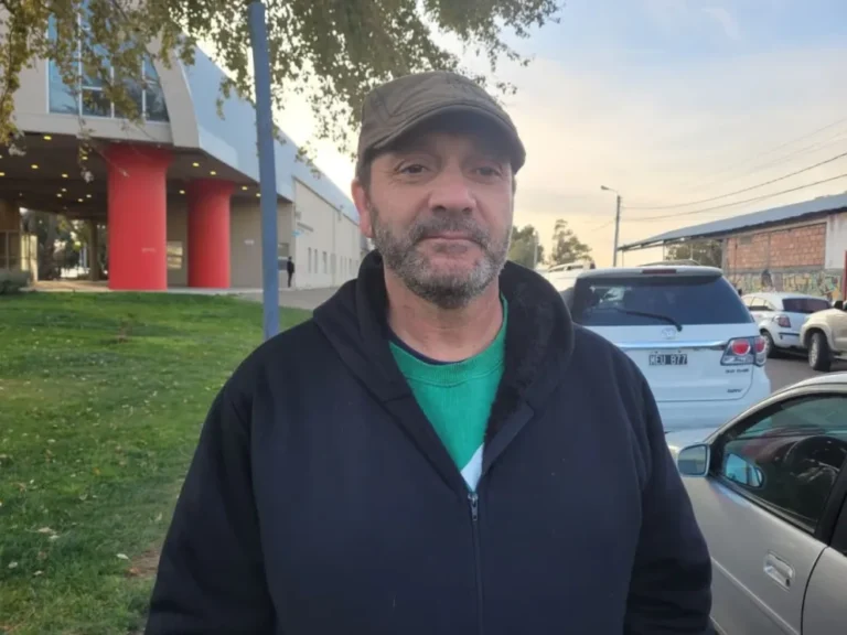 Choferes de Uber proponen una app para regularizar el servicio y unificar taxis y remises