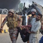 Atentado con bomba contra un tren militar en Pakistán deja 24 muertos