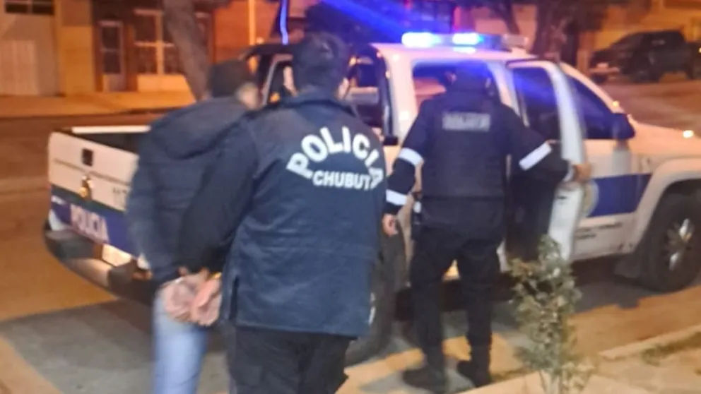 Intentó robar un whisky y rompió ocho vinos en un supermercado