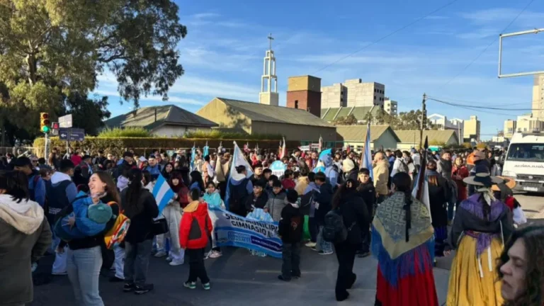 Con emotividad y fervor patrio, Comodoro Rivadavia conmemoró el 25 de Mayo