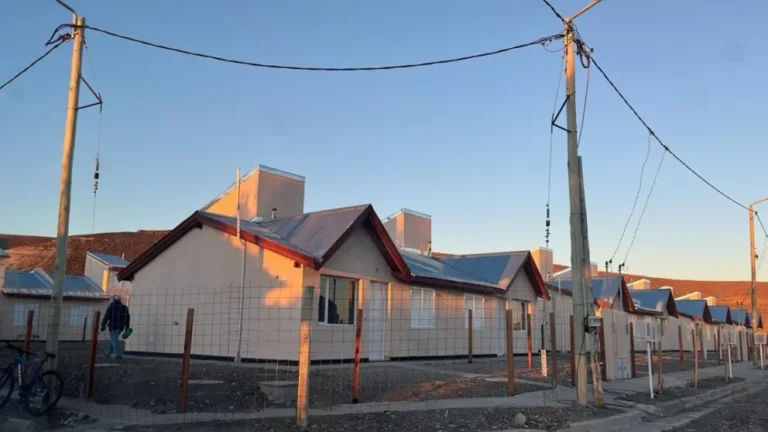 En Río Mayo sortearon las llaves de un nuevo barrio y más familias chubutenses tendrán su casa propia