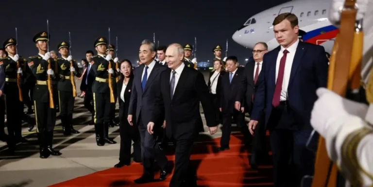 Putin llegó a China para reforzar su alianza con Xi Jinping
