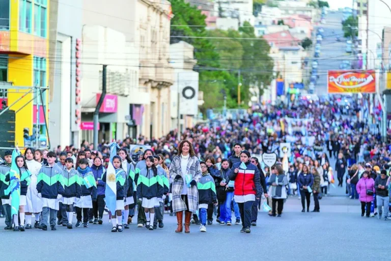 La ciudad de Comodoro festeja este 25 de mayo con peña, baile y música