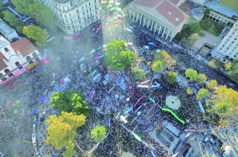 Masiva movilización en Chubut y en todo el país por la Cuarta Marcha Federal Universitaria