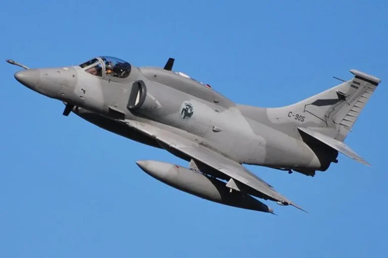 La Fuerza Aérea Argentina culmina una etapa histórica con el retiro de los aviones A-4AR Fightinghawk por los nuevos F-16