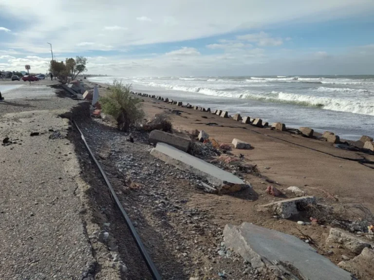 La marejada causó graves destrozos en Playa Unión