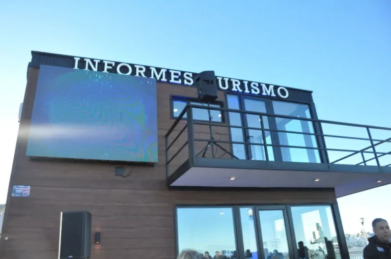 Comodoro inauguró un nuevo centro de informes turísticos en el Paseo Costero