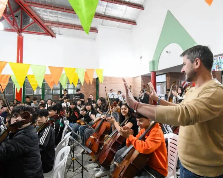 Merino participó de un ensayo y fue reconocido por la Orquesta del barrio INTA