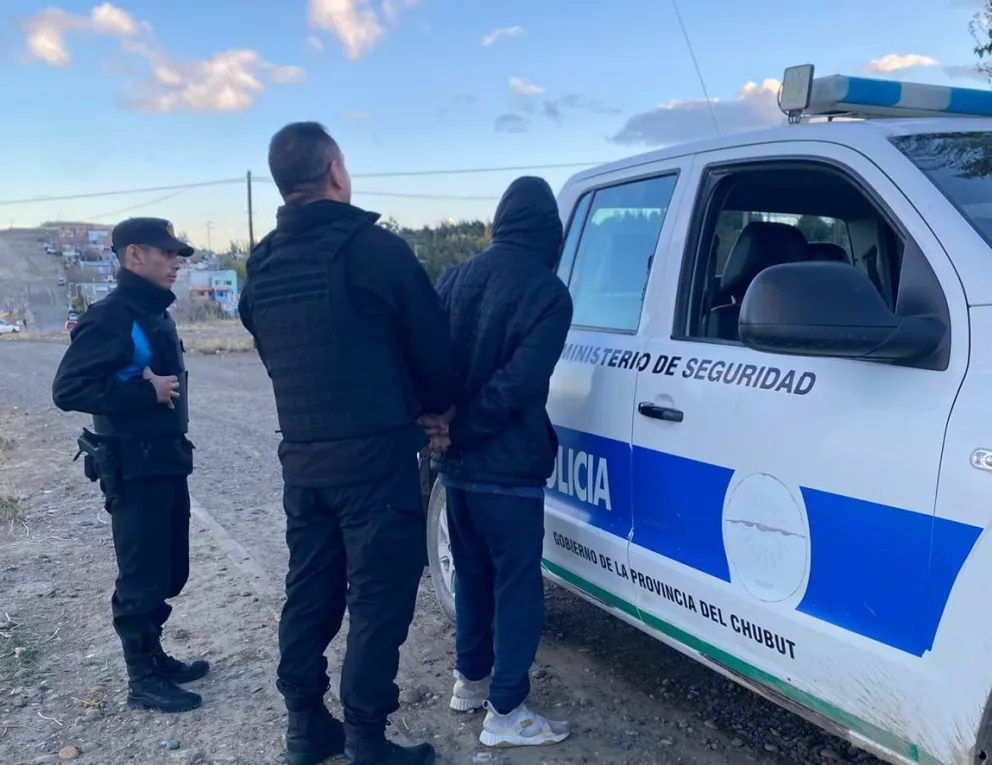 Detuvieron a un hombre con pedido de captura en la calle Raúl Cercos