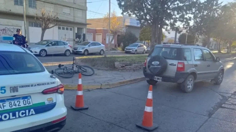 Trelew:  un hombre de 88 años atropelló a un ciclista y le secuestraron la camioneta