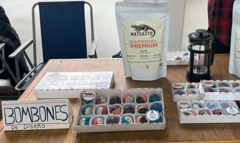 Un joven emprendedor de Comodoro apuesta al chocolate de diseño con sabores patagónicos