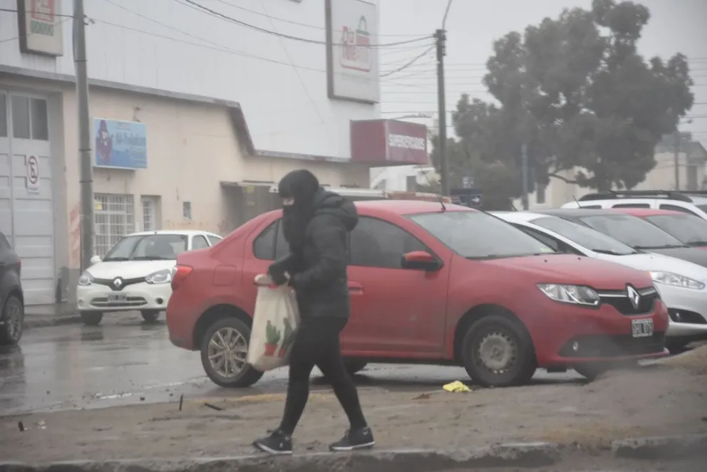 Alerta amarilla vigente de fuertes vientos y precipitaciones para este viernes