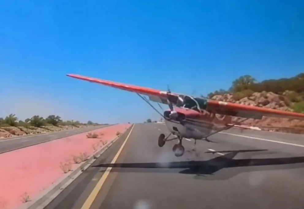 Estados Unidos: una avioneta aterrizó de emergencia en una ruta de Arizona