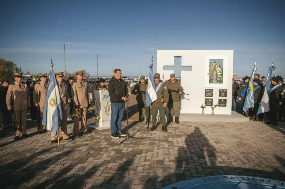 En Playa Unión se realizo la entronización de la Virgen Malvinera