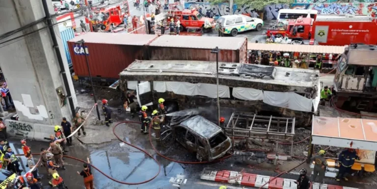 Tragedia en Tailandia: ocho muertos y 35 heridos por un accidente ferroviario