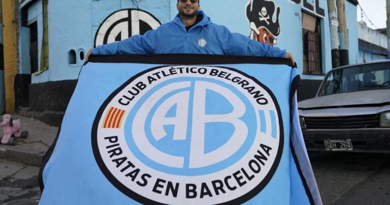 La historia viral de los nueve hinchas de Belgrano que llegaron desde Barcelona para ver la final con River