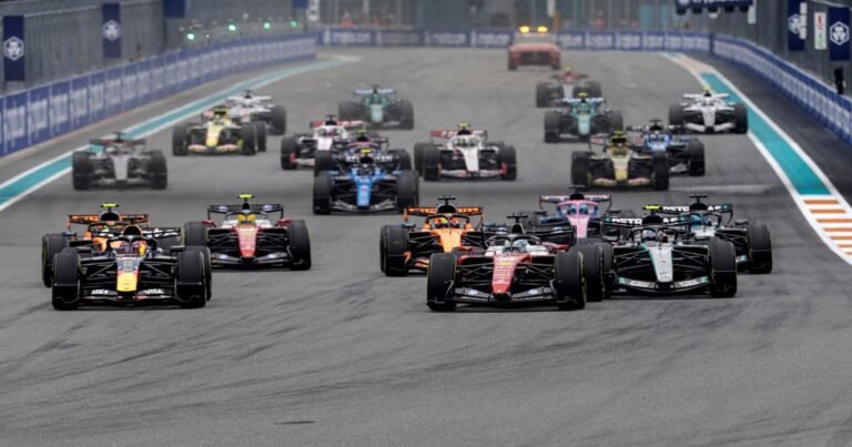 El caótico inicio del GP de Miami de Fórmula 1: la mala largada de Colapinto, el toque con Hamilton, el palo de Hadjar y el vuelco de Gasly