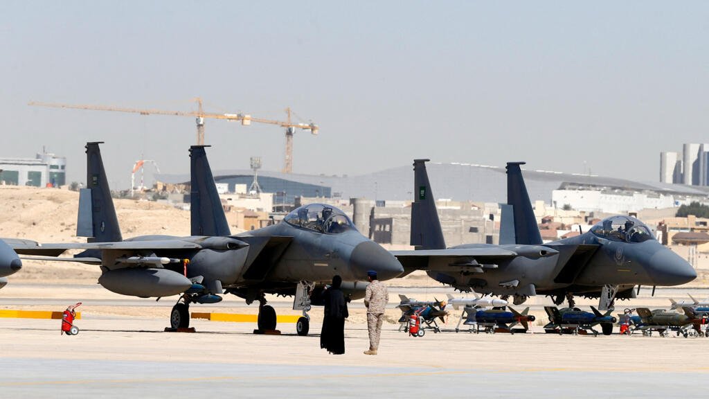 ¿Por qué Arabia Saudita y los Emiratos Árabes Unidos habrían bombardeado a Irán en "secreto"?