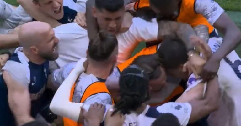 Cuti Romero voló de Córdoba a Londres y se metió en la cancha a celebrar el gol de Tottenham: se define el descenso en la Premier League