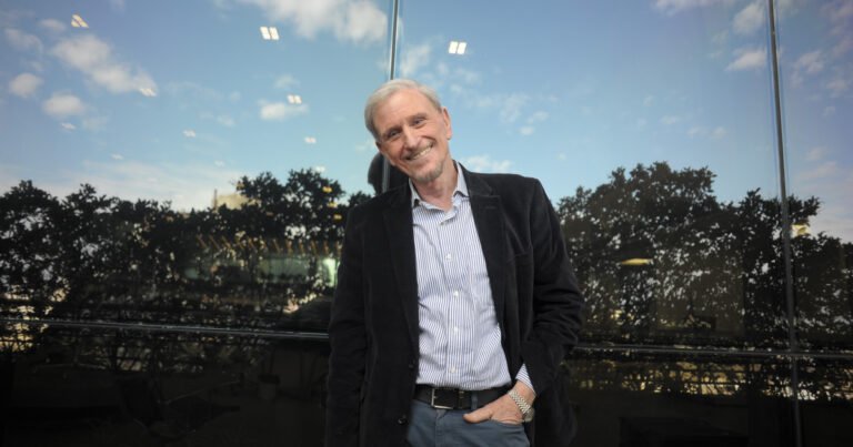 Del espejo que se rompe a la caña con ruda, Charlie López explicá por qué creemos lo que creemos