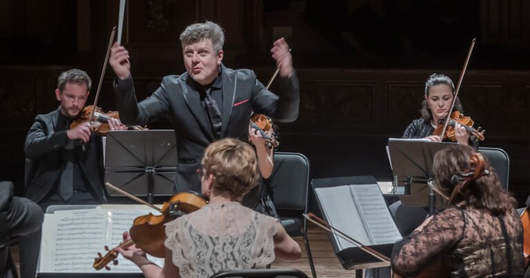 Carisma, precisión y hasta un feliz cumpleaños en la apertura de la temporada del Mozarteum