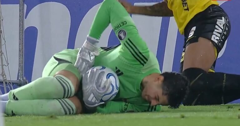 Leandro Brey, otro arquero lesionado en Boca: dejó llorando la cancha en la visita a Barcelona por la Copa Libertadores