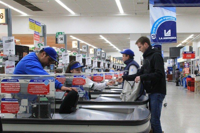 La Anónima tomó el control de los hiper Libertad: cuándo reabren los locales y con qué cambios