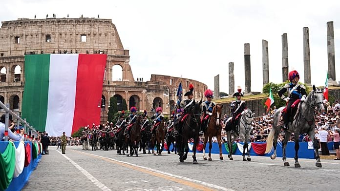 Italia celebra 80 años de República con desfile militar en Roma