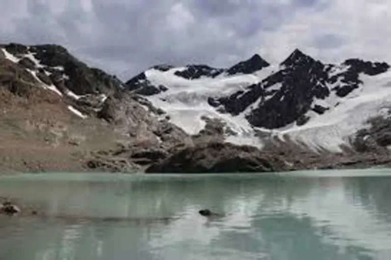 Tragedia en Ushuaia: mueren un guía y una turista en el Glaciar Vinciguerra
